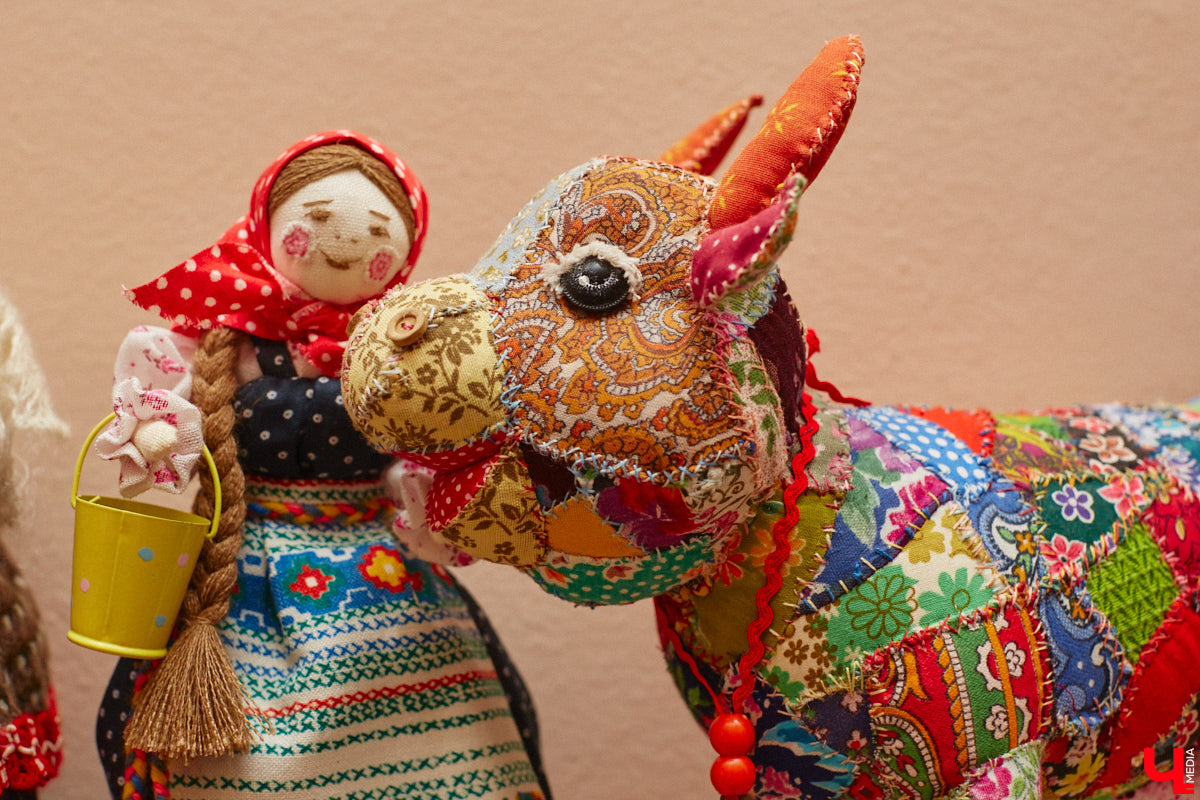 В минувшие выходные во Владимире состоялся второй камерный фестиваль «КуклУникум». На нем собрались не только местные коллекционеры, но и мастера со всего региона. «Ключ-Медиа» прошелся по «Княжеским палатам» и поближе рассмотрел большую часть авторских кукол. 