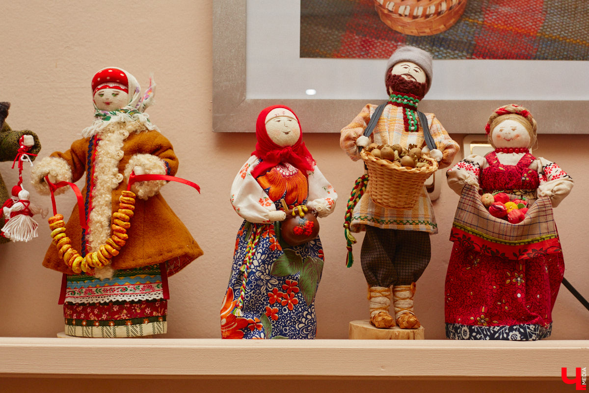 В минувшие выходные во Владимире состоялся второй камерный фестиваль «КуклУникум». На нем собрались не только местные коллекционеры, но и мастера со всего региона. «Ключ-Медиа» прошелся по «Княжеским палатам» и поближе рассмотрел большую часть авторских кукол. 