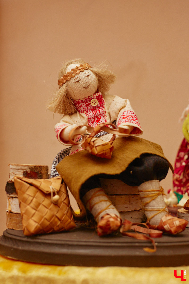 В минувшие выходные во Владимире состоялся второй камерный фестиваль «КуклУникум». На нем собрались не только местные коллекционеры, но и мастера со всего региона. «Ключ-Медиа» прошелся по «Княжеским палатам» и поближе рассмотрел большую часть авторских кукол. 