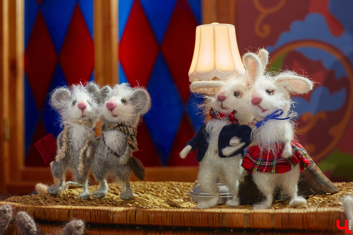 В минувшие выходные во Владимире состоялся второй камерный фестиваль «КуклУникум». На нем собрались не только местные коллекционеры, но и мастера со всего региона. «Ключ-Медиа» прошелся по «Княжеским палатам» и поближе рассмотрел большую часть авторских кукол. 