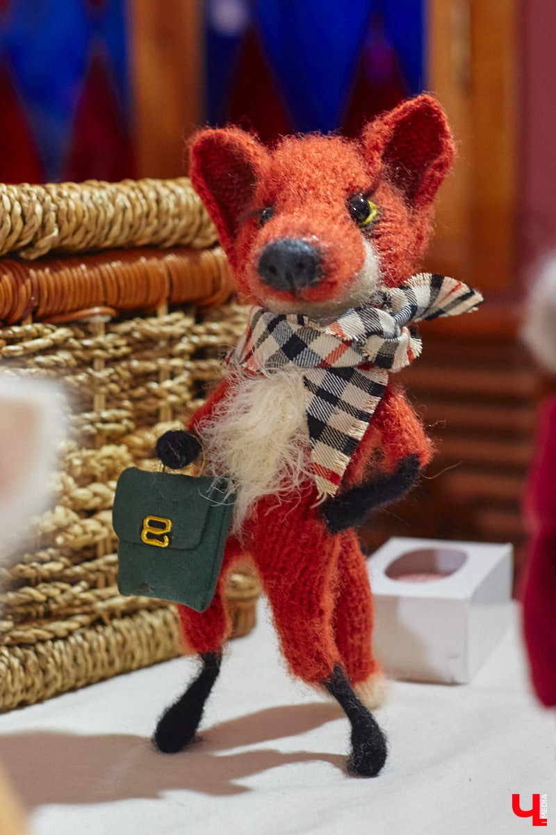 В минувшие выходные во Владимире состоялся второй камерный фестиваль «КуклУникум». На нем собрались не только местные коллекционеры, но и мастера со всего региона. «Ключ-Медиа» прошелся по «Княжеским палатам» и поближе рассмотрел большую часть авторских кукол. 