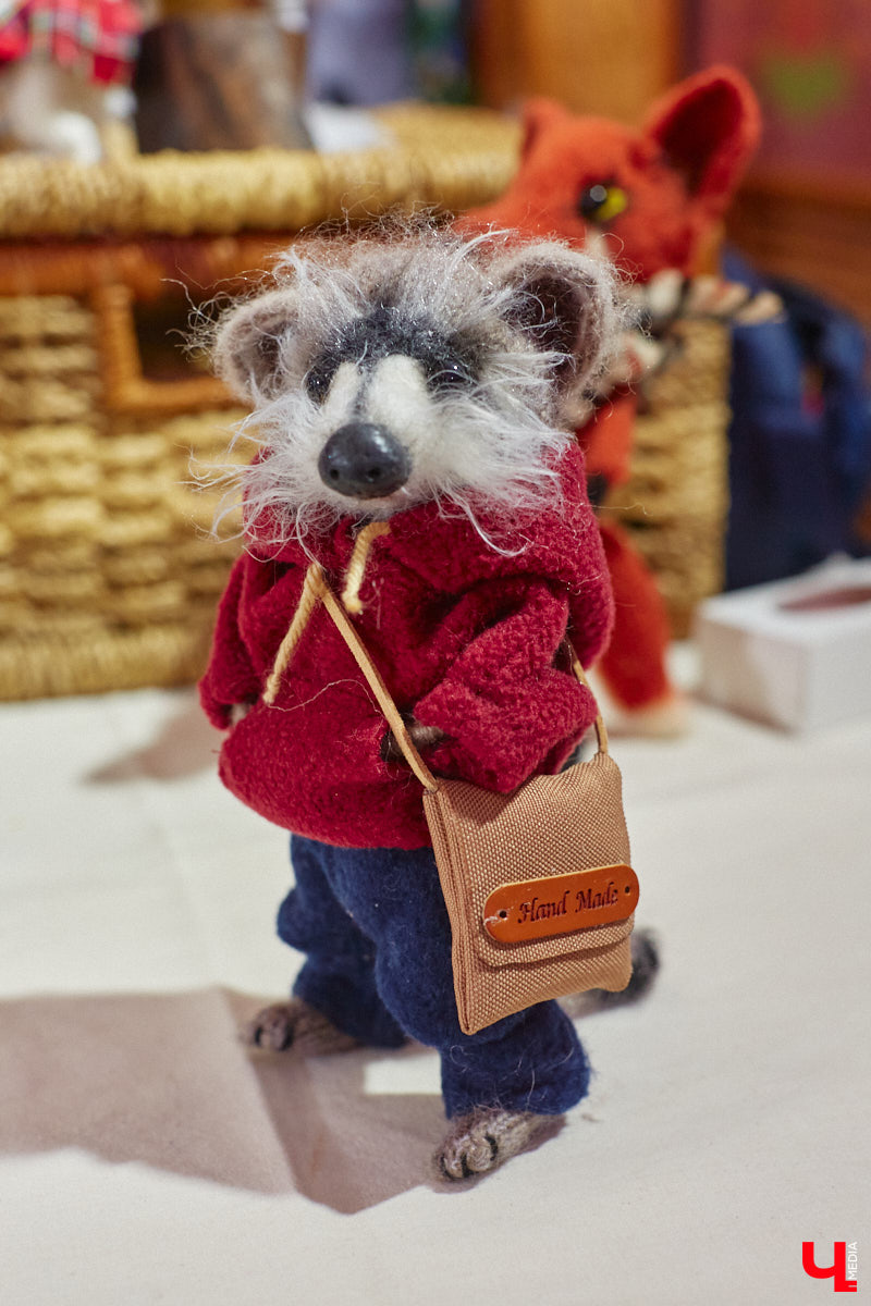 В минувшие выходные во Владимире состоялся второй камерный фестиваль «КуклУникум». На нем собрались не только местные коллекционеры, но и мастера со всего региона. «Ключ-Медиа» прошелся по «Княжеским палатам» и поближе рассмотрел большую часть авторских кукол. 