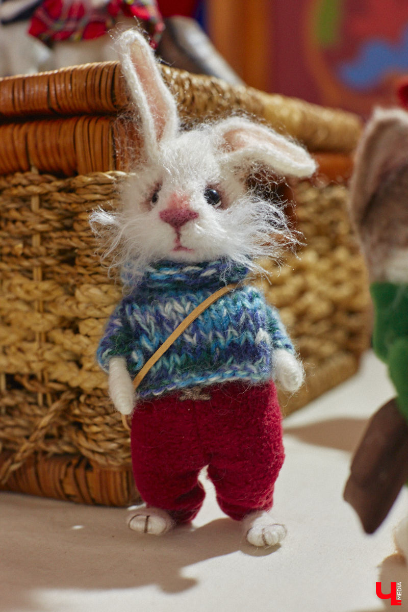 В минувшие выходные во Владимире состоялся второй камерный фестиваль «КуклУникум». На нем собрались не только местные коллекционеры, но и мастера со всего региона. «Ключ-Медиа» прошелся по «Княжеским палатам» и поближе рассмотрел большую часть авторских кукол. 