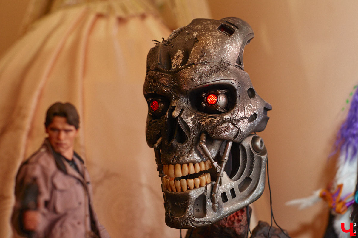 В минувшие выходные во Владимире состоялся второй камерный фестиваль «КуклУникум». На нем собрались не только местные коллекционеры, но и мастера со всего региона. «Ключ-Медиа» прошелся по «Княжеским палатам» и поближе рассмотрел большую часть авторских кукол. 