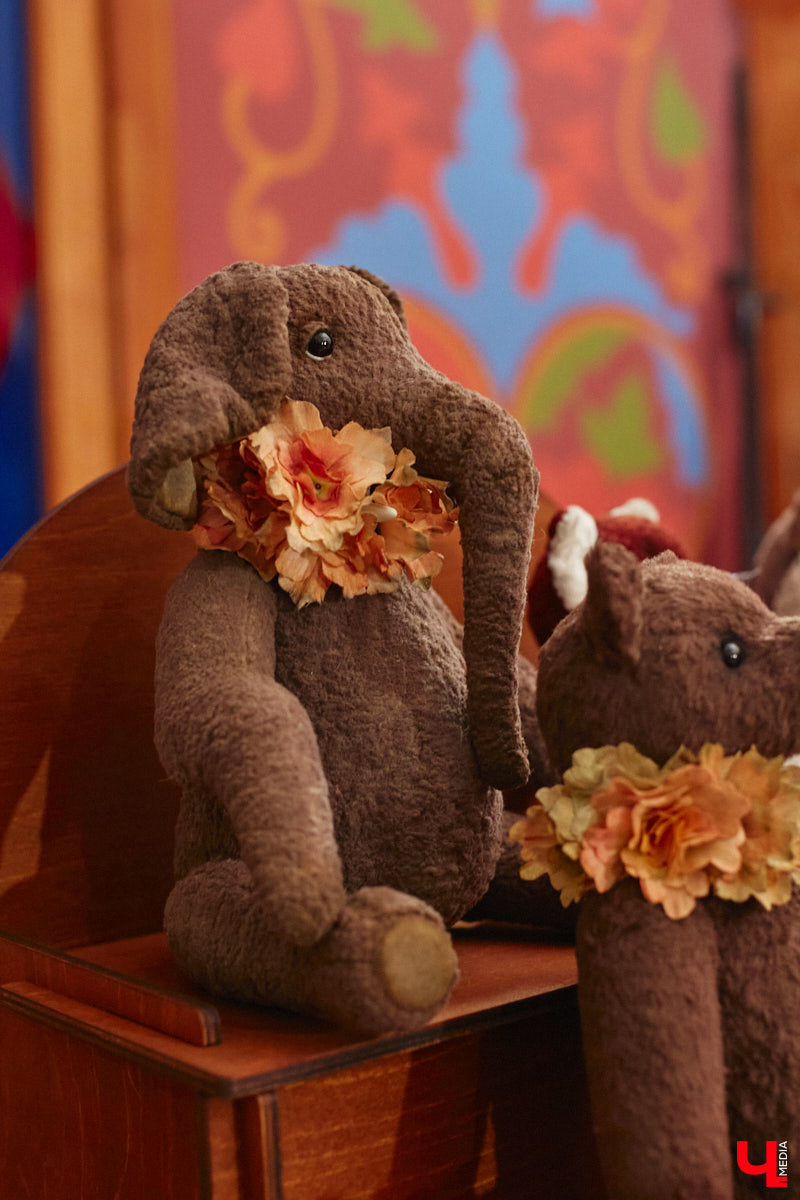 В минувшие выходные во Владимире состоялся второй камерный фестиваль «КуклУникум». На нем собрались не только местные коллекционеры, но и мастера со всего региона. «Ключ-Медиа» прошелся по «Княжеским палатам» и поближе рассмотрел большую часть авторских кукол. 