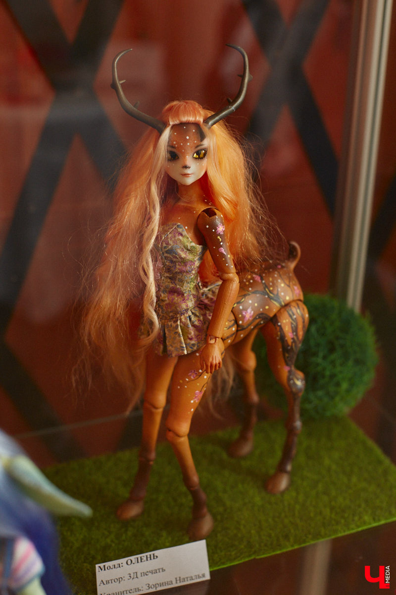 В минувшие выходные во Владимире состоялся второй камерный фестиваль «КуклУникум». На нем собрались не только местные коллекционеры, но и мастера со всего региона. «Ключ-Медиа» прошелся по «Княжеским палатам» и поближе рассмотрел большую часть авторских кукол. 