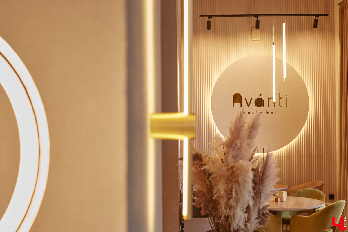 В здании Торговых рядов на Большой Московской, 19а открылось новое местечко, где можно попробовать на вкус классическую итальянскую кухню. Этим чудесным уголком Средиземноморья в центре Владимира стал ресторан Avanti pasta bar. И мы уже там побывали!