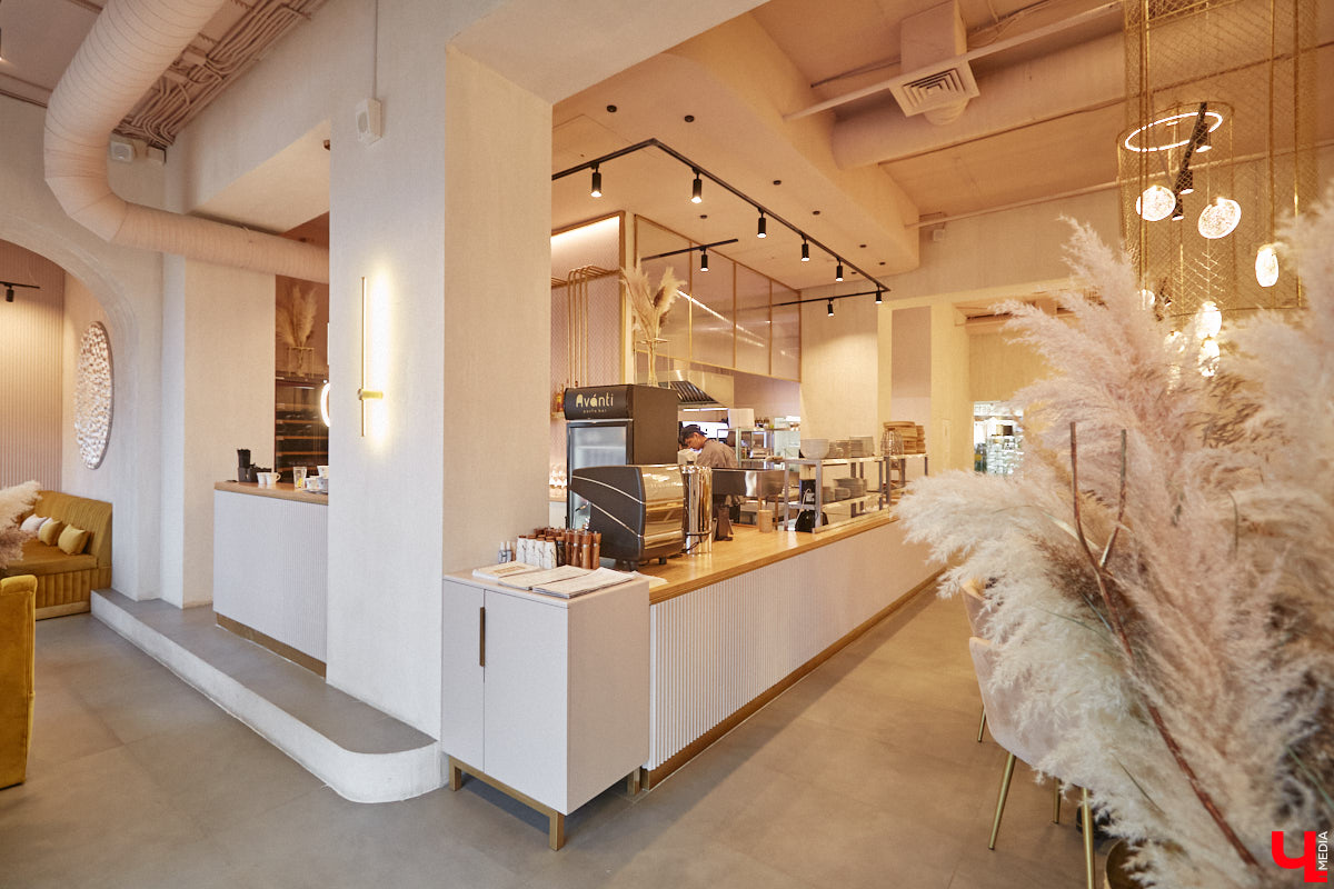 В здании Торговых рядов на Большой Московской, 19а открылось новое местечко, где можно попробовать на вкус классическую итальянскую кухню. Этим чудесным уголком Средиземноморья в центре Владимира стал ресторан Avanti pasta bar. И мы уже там побывали!