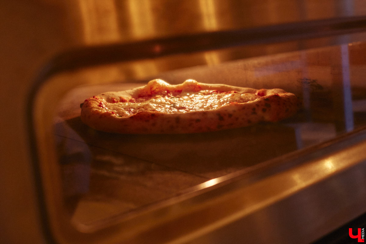 В здании Торговых рядов на Большой Московской, 19а открылось новое местечко, где можно попробовать на вкус классическую итальянскую кухню. Этим чудесным уголком Средиземноморья в центре Владимира стал ресторан Avanti pasta bar. И мы уже там побывали!