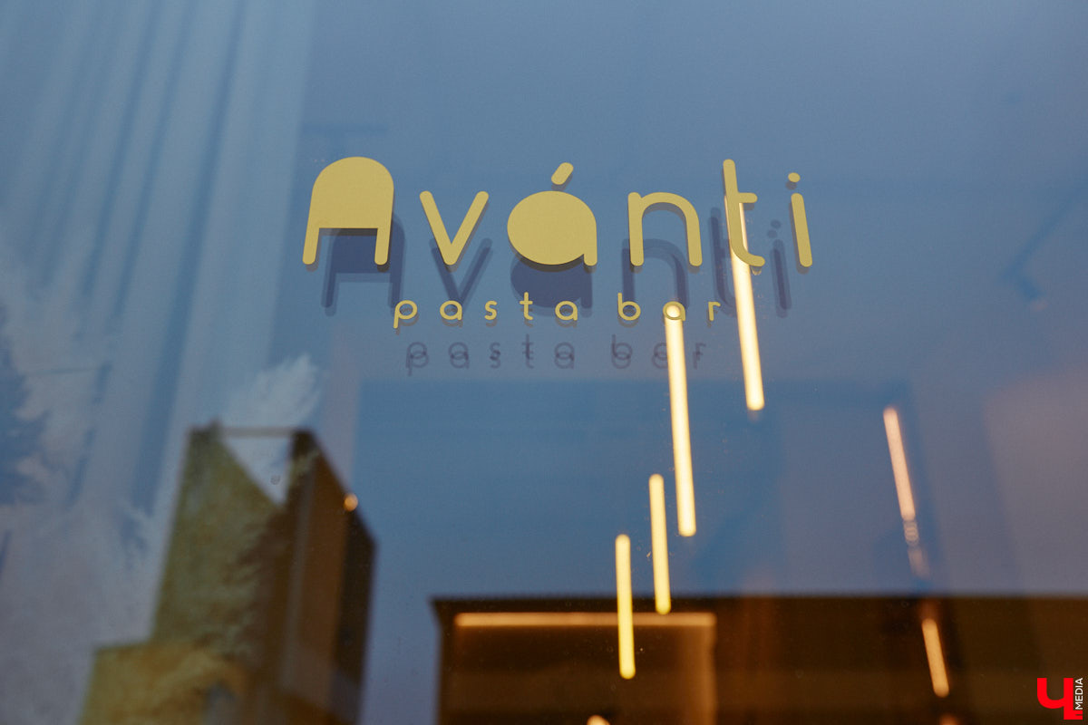 В здании Торговых рядов на Большой Московской, 19а открылось новое местечко, где можно попробовать на вкус классическую итальянскую кухню. Этим чудесным уголком Средиземноморья в центре Владимира стал ресторан Avanti pasta bar. И мы уже там побывали!