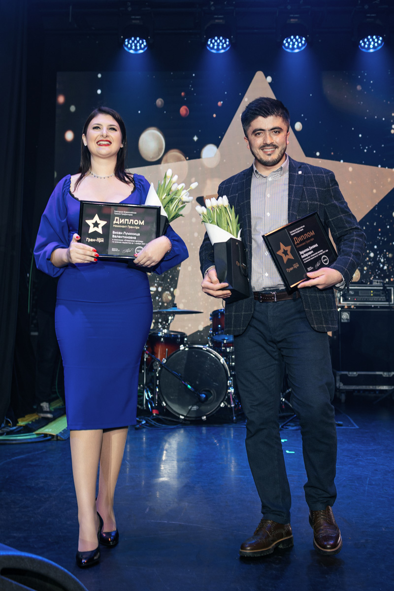 Стоматолог-ортопед Джовид Зарипов из тех врачей, для кого спокойствие и благополучие пациентов важнее всего! А потому он был признан лучшим врачом-стоматологом во Владимирской области по версии сайта «ПроДокторов», а затем получил гран-при и на всероссийском конкурсе того же портала.