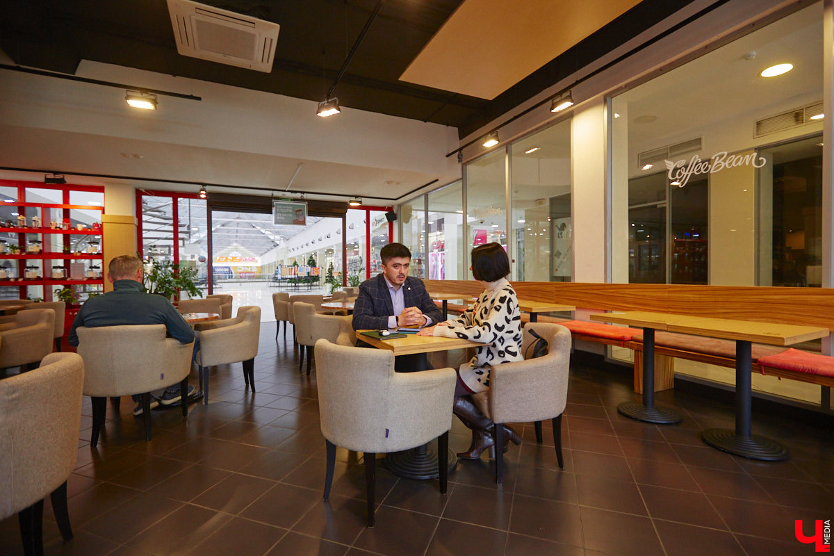 Стоматолог-ортопед Джовид Зарипов из тех врачей, для кого спокойствие и благополучие пациентов важнее всего! А потому он был признан лучшим врачом-стоматологом во Владимирской области по версии сайта «ПроДокторов», а затем получил гран-при и на всероссийском конкурсе того же портала.