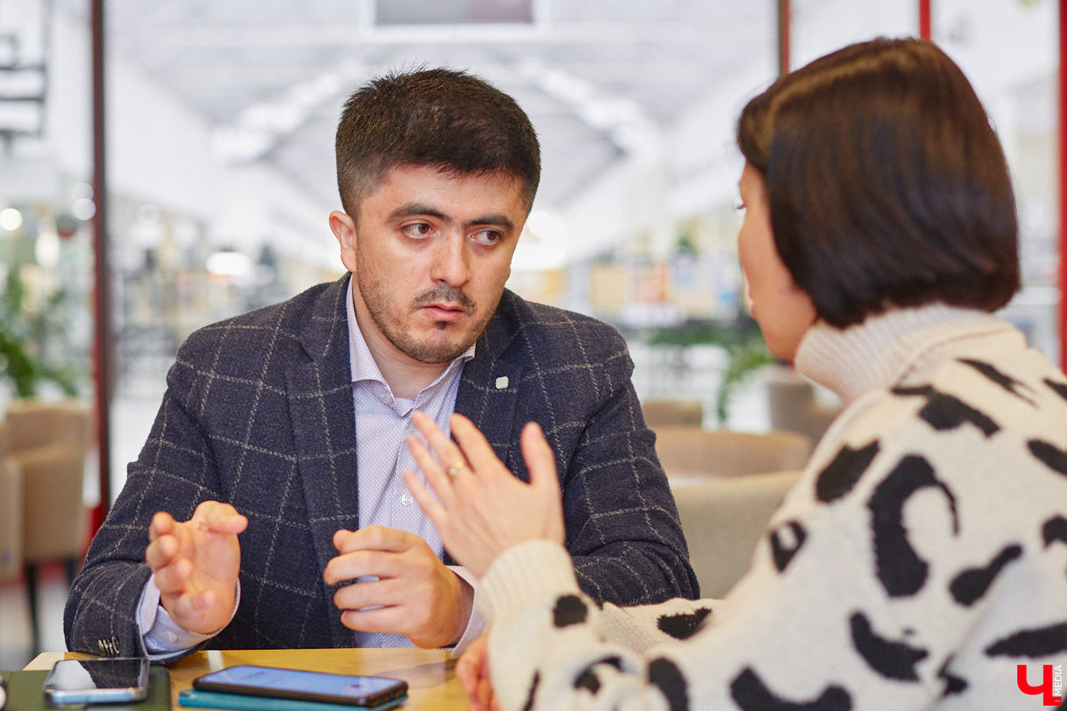 Стоматолог-ортопед Джовид Зарипов из тех врачей, для кого спокойствие и благополучие пациентов важнее всего! А потому он был признан лучшим врачом-стоматологом во Владимирской области по версии сайта «ПроДокторов», а затем получил гран-при и на всероссийском конкурсе того же портала.