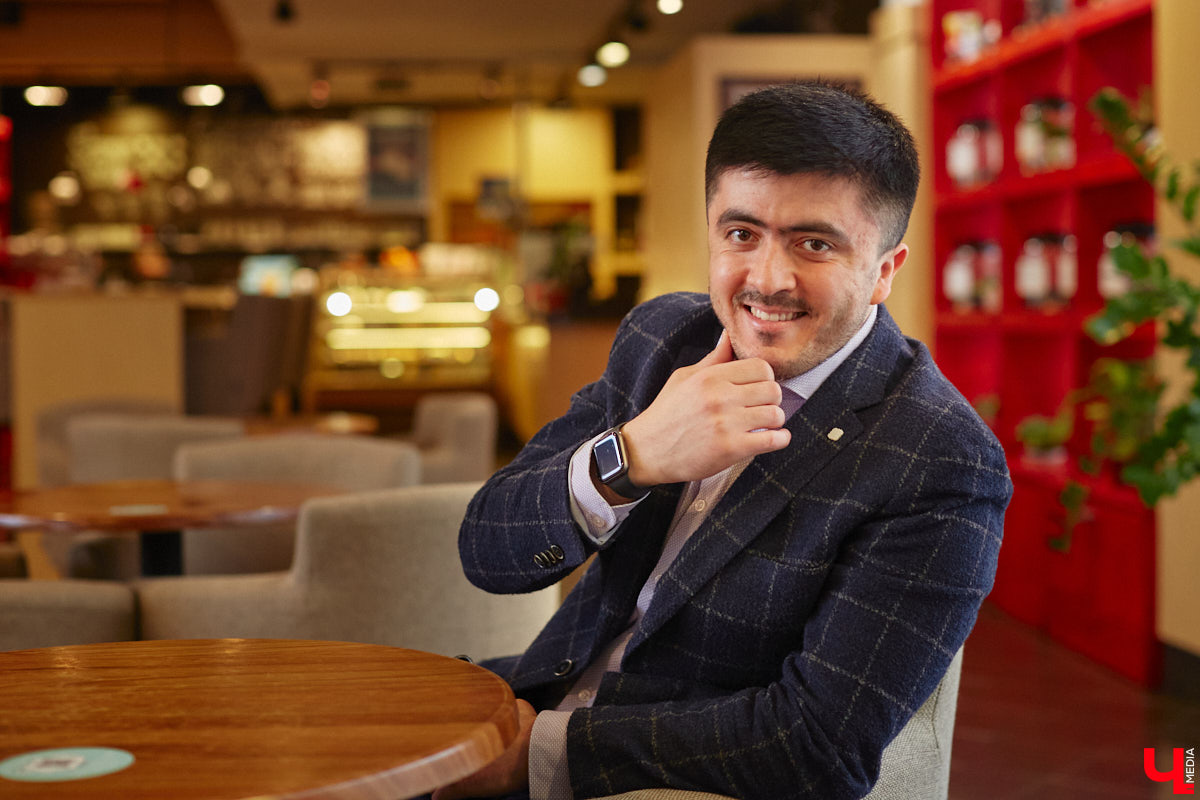 Стоматолог-ортопед Джовид Зарипов из тех врачей, для кого спокойствие и благополучие пациентов важнее всего! А потому он был признан лучшим врачом-стоматологом во Владимирской области по версии сайта «ПроДокторов», а затем получил гран-при и на всероссийском конкурсе того же портала.