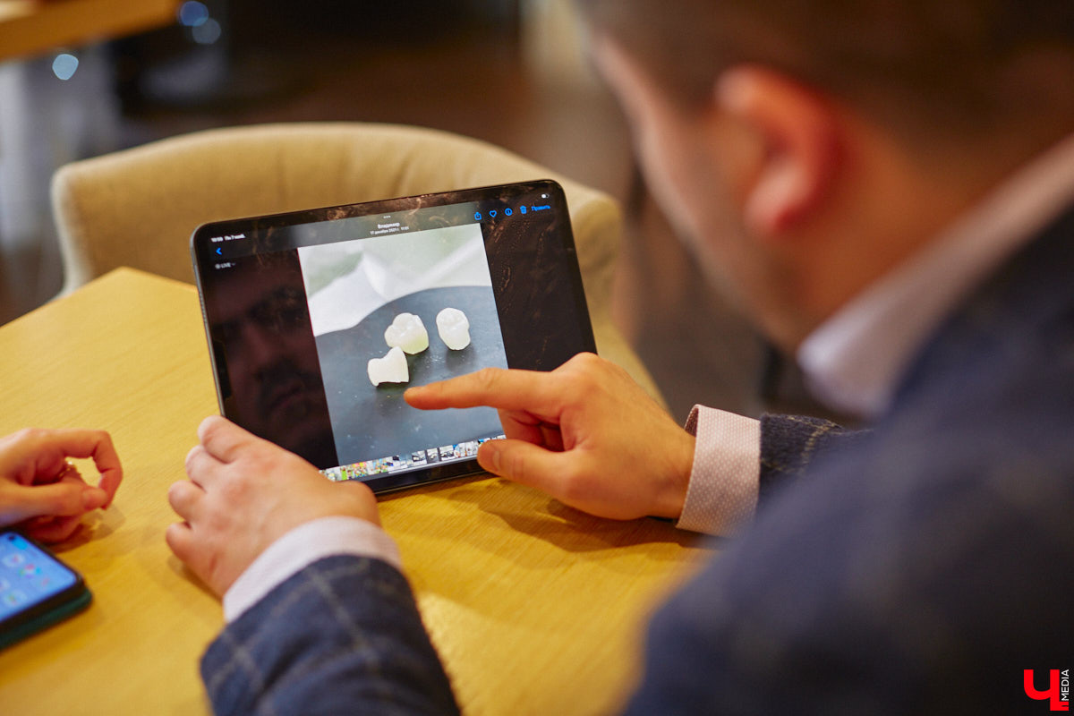 Стоматолог-ортопед Джовид Зарипов из тех врачей, для кого спокойствие и благополучие пациентов важнее всего! А потому он был признан лучшим врачом-стоматологом во Владимирской области по версии сайта «ПроДокторов», а затем получил гран-при и на всероссийском конкурсе того же портала.