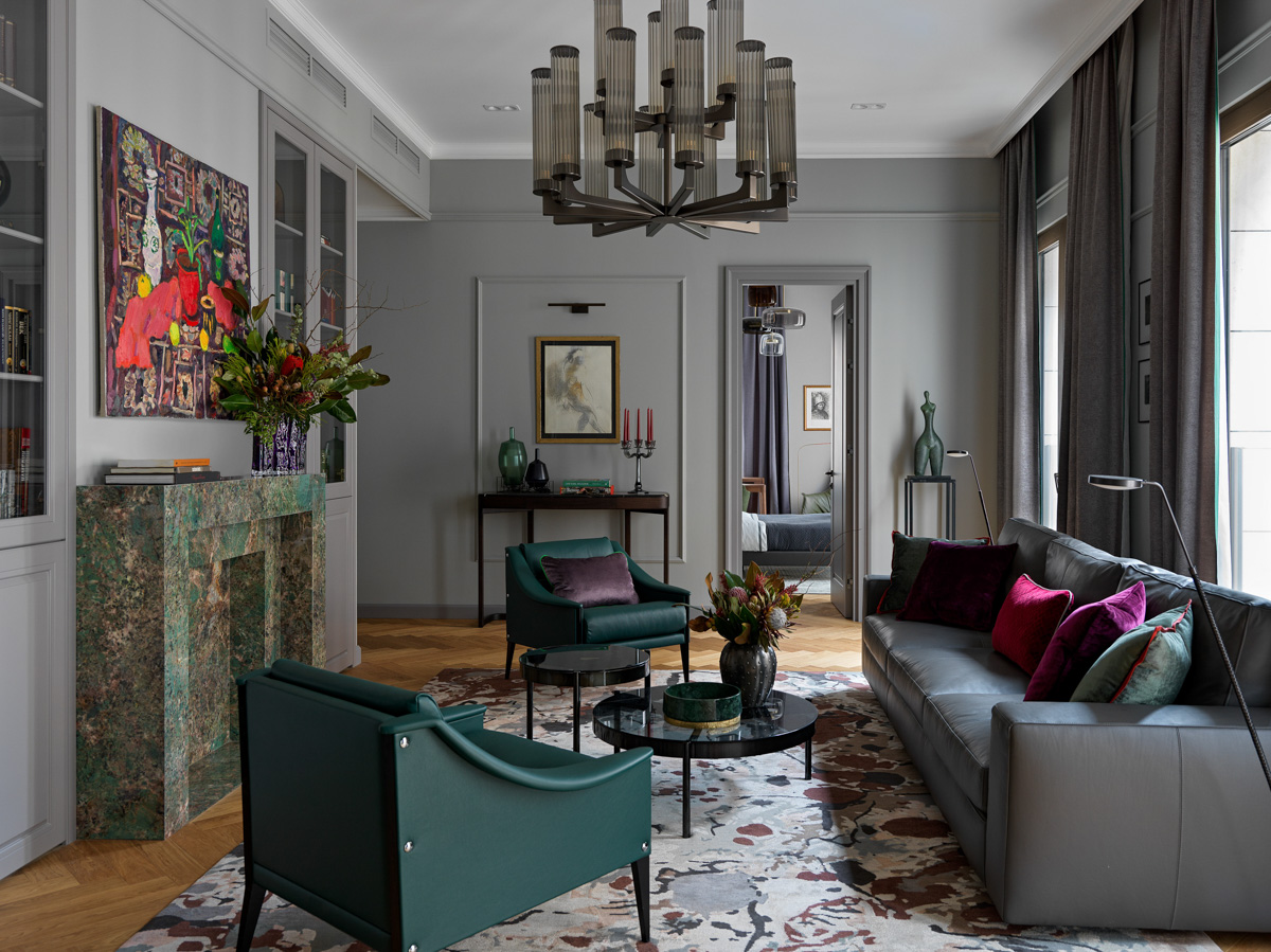 Картины художника из Владимира украшают интерьеры по всему миру. И мы могли бы не узнать об этом: Пётр Петяев — человек скромный. Положение исправила серия публикаций в одном из ведущих журналов отрасли ELLE Decoration. За последние месяцы два дизайнера поделились с читателями своими проектами, ярким акцентом в которых стали натюрморты нашего художника. Смотрим фото и делимся мнением в комментариях!