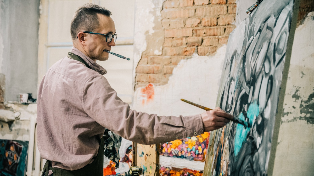 Картины художника из Владимира украшают интерьеры по всему миру. И мы могли бы не узнать об этом: Пётр Петяев — человек скромный. Положение исправила серия публикаций в одном из ведущих журналов отрасли ELLE Decoration. За последние месяцы два дизайнера поделились с читателями своими проектами, ярким акцентом в которых стали натюрморты нашего художника. Смотрим фото и делимся мнением в комментариях!