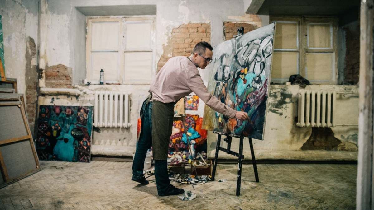 Картины художника из Владимира украшают интерьеры по всему миру. И мы могли бы не узнать об этом: Пётр Петяев — человек скромный. Положение исправила серия публикаций в одном из ведущих журналов отрасли ELLE Decoration. За последние месяцы два дизайнера поделились с читателями своими проектами, ярким акцентом в которых стали натюрморты нашего художника. Смотрим фото и делимся мнением в комментариях!