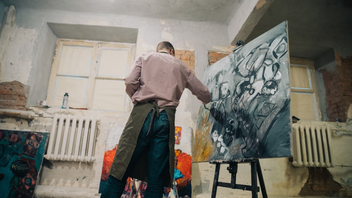 Картины художника из Владимира украшают интерьеры по всему миру. И мы могли бы не узнать об этом: Пётр Петяев — человек скромный. Положение исправила серия публикаций в одном из ведущих журналов отрасли ELLE Decoration. За последние месяцы два дизайнера поделились с читателями своими проектами, ярким акцентом в которых стали натюрморты нашего художника. Смотрим фото и делимся мнением в комментариях!