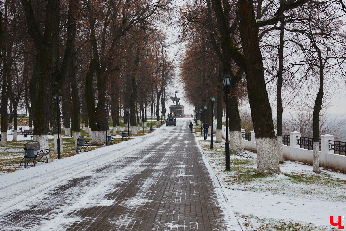 В 33-м регионе стартовала метеорологическая зима, следствием которой станут постепенное понижение температуры воздуха и первые значимые снегопады. А посему внушительных сугробов нам не миновать. И на этот раз снежный покров, скорее всего, уже останется в области до весны.