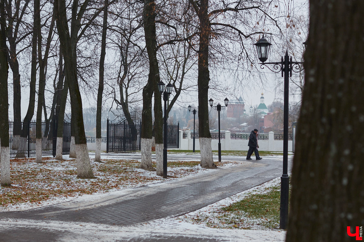 В 33-м регионе стартовала метеорологическая зима, следствием которой станут постепенное понижение температуры воздуха и первые значимые снегопады. А посему внушительных сугробов нам не миновать. И на этот раз снежный покров, скорее всего, уже останется в области до весны.