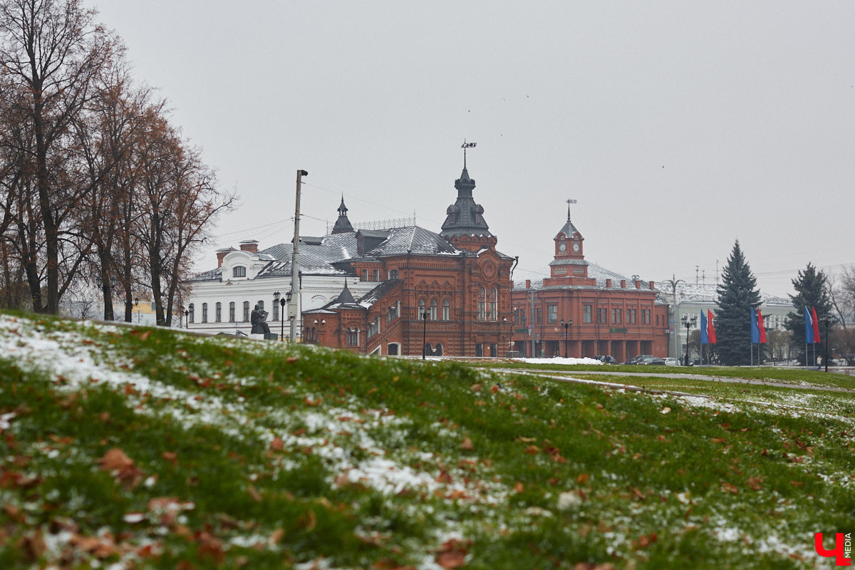В 33-м регионе стартовала метеорологическая зима, следствием которой станут постепенное понижение температуры воздуха и первые значимые снегопады. А посему внушительных сугробов нам не миновать. И на этот раз снежный покров, скорее всего, уже останется в области до весны.