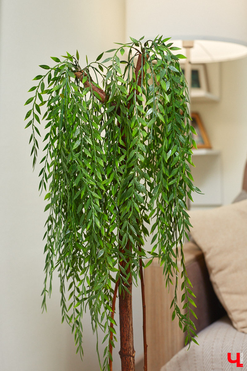 Как вы относитесь к искусственным растениям? Если скептически, то всего один взгляд на цветы и деревья от Елены Шестаковой может изменить ваше мнение о них. Владимирский флорист-любитель декорирует интерьер тем, что создает своими руками.