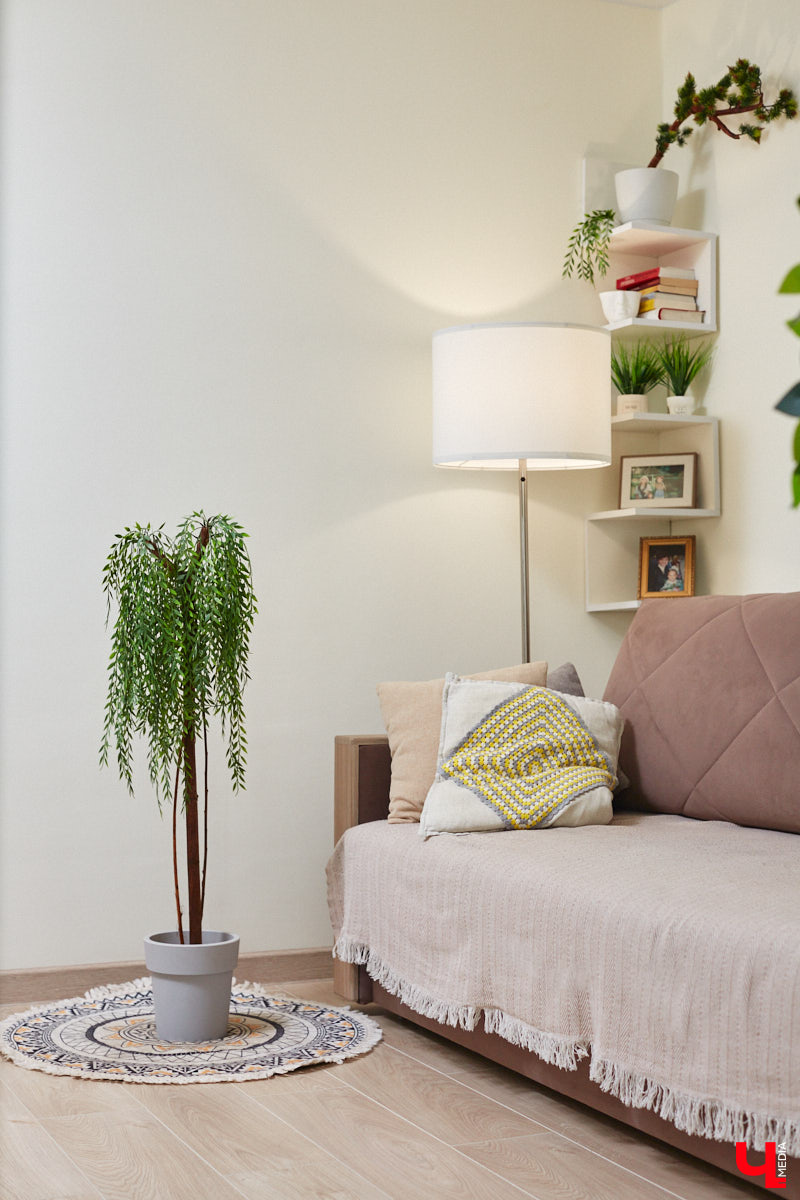 Как вы относитесь к искусственным растениям? Если скептически, то всего один взгляд на цветы и деревья от Елены Шестаковой может изменить ваше мнение о них. Владимирский флорист-любитель декорирует интерьер тем, что создает своими руками.