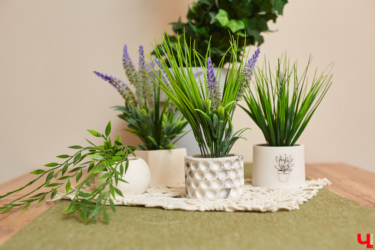 Как вы относитесь к искусственным растениям? Если скептически, то всего один взгляд на цветы и деревья от Елены Шестаковой может изменить ваше мнение о них. Владимирский флорист-любитель декорирует интерьер тем, что создает своими руками.