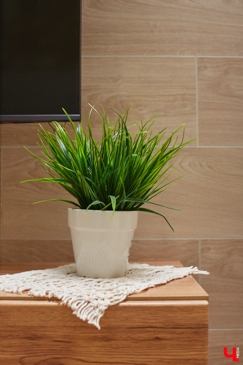 Как вы относитесь к искусственным растениям? Если скептически, то всего один взгляд на цветы и деревья от Елены Шестаковой может изменить ваше мнение о них. Владимирский флорист-любитель декорирует интерьер тем, что создает своими руками.