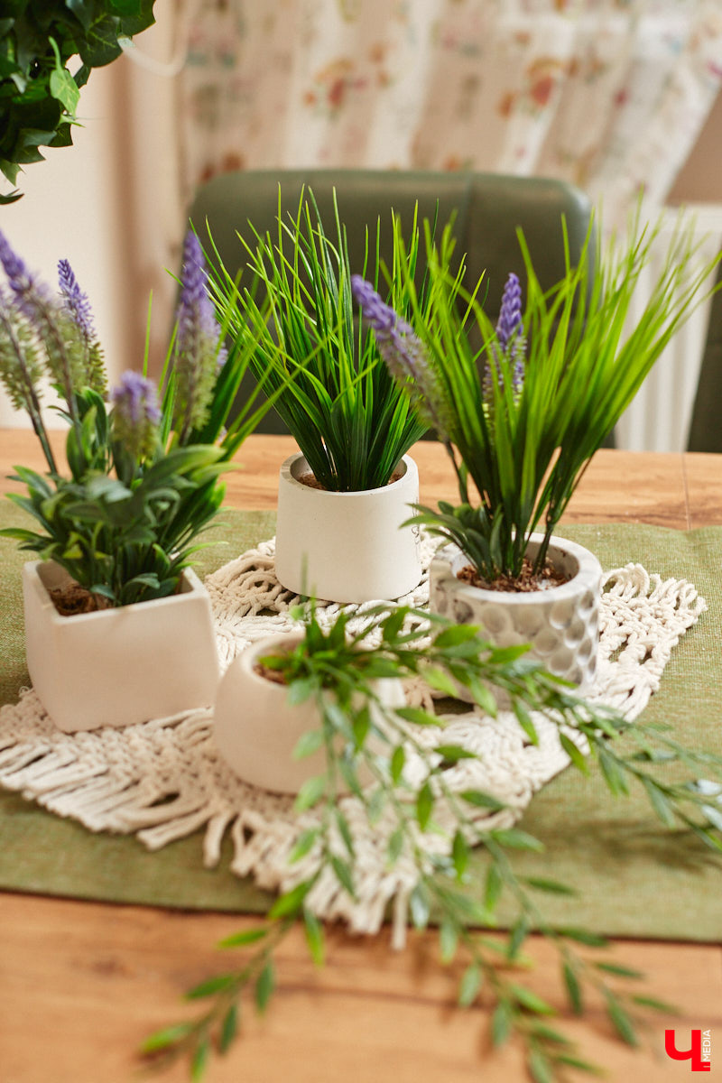 Как вы относитесь к искусственным растениям? Если скептически, то всего один взгляд на цветы и деревья от Елены Шестаковой может изменить ваше мнение о них. Владимирский флорист-любитель декорирует интерьер тем, что создает своими руками.