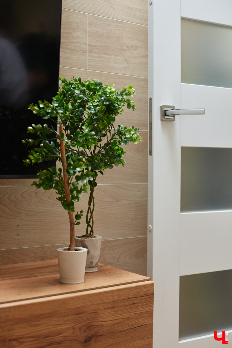 Как вы относитесь к искусственным растениям? Если скептически, то всего один взгляд на цветы и деревья от Елены Шестаковой может изменить ваше мнение о них. Владимирский флорист-любитель декорирует интерьер тем, что создает своими руками.