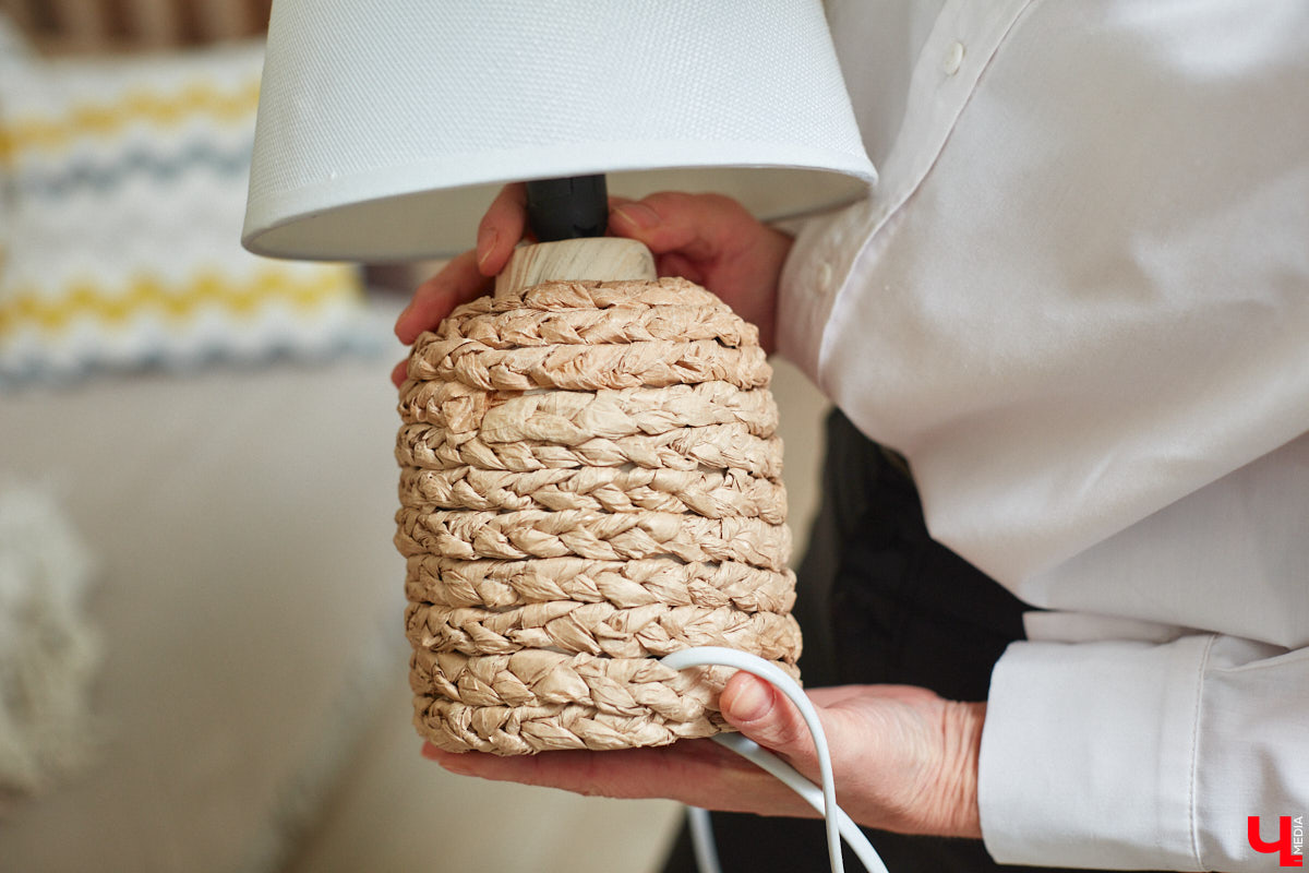 Как вы относитесь к искусственным растениям? Если скептически, то всего один взгляд на цветы и деревья от Елены Шестаковой может изменить ваше мнение о них. Владимирский флорист-любитель декорирует интерьер тем, что создает своими руками.