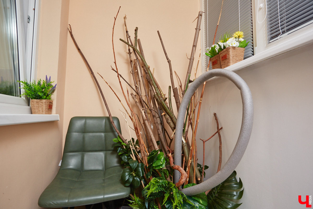 Как вы относитесь к искусственным растениям? Если скептически, то всего один взгляд на цветы и деревья от Елены Шестаковой может изменить ваше мнение о них. Владимирский флорист-любитель декорирует интерьер тем, что создает своими руками.