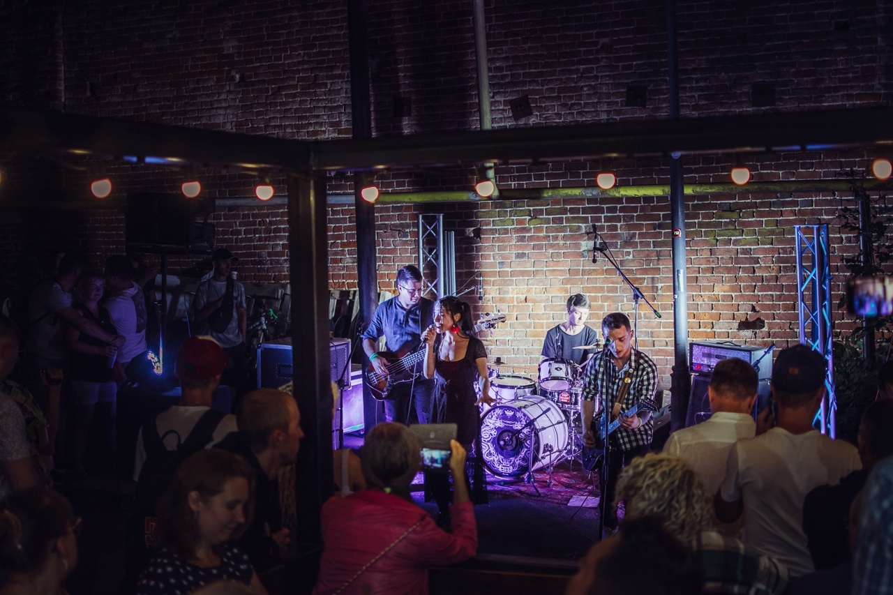 На владимирских афишах все чаще мелькает словосочетание «Иван-Чай». Из названия кажется, что это русская народная заводная хороводная группа. Но на деле все намного интереснее.