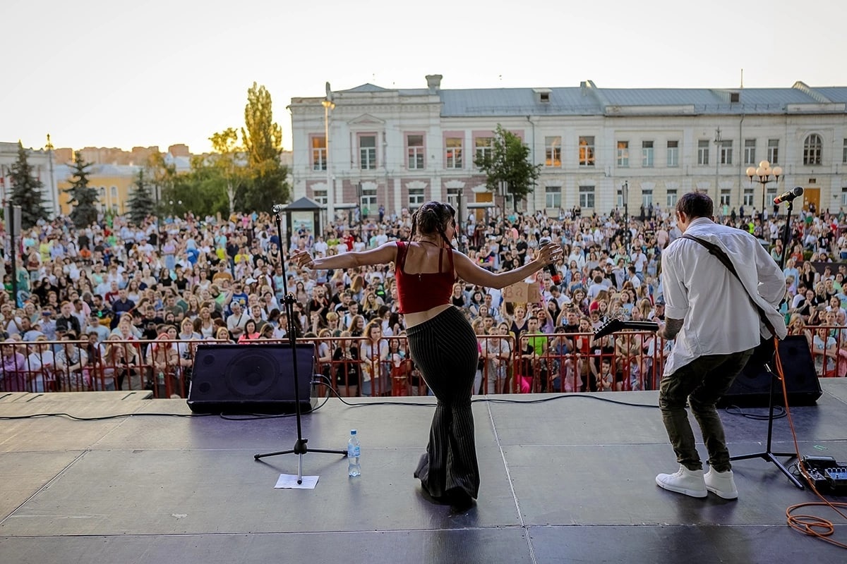 На владимирских афишах все чаще мелькает словосочетание «Иван-Чай». Из названия кажется, что это русская народная заводная хороводная группа. Но на деле все намного интереснее.