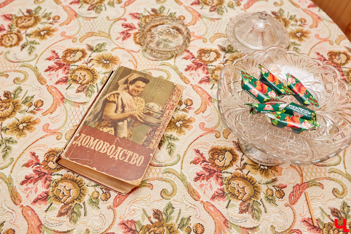 В Музее советского детства, расположенном в Центральном городском парке, появилась ретроквартира, куда жителей Владимира теперь приглашают на экскурсию в прошлое. «Ключ-Медиа» одним из первых оценил новую экспозицию. Если ножками вы туда еще не дошли, то обязательно посмотрите наш фоторепортаж.