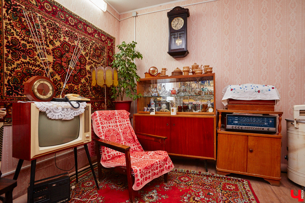 В Музее советского детства, расположенном в Центральном городском парке, появилась ретроквартира, куда жителей Владимира теперь приглашают на экскурсию в прошлое. «Ключ-Медиа» одним из первых оценил новую экспозицию. Если ножками вы туда еще не дошли, то обязательно посмотрите наш фоторепортаж.