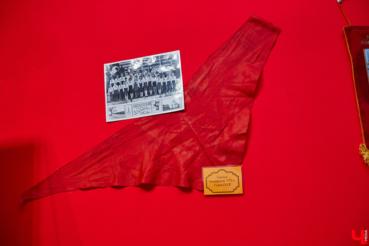 В Музее советского детства, расположенном в Центральном городском парке, появилась ретроквартира, куда жителей Владимира теперь приглашают на экскурсию в прошлое. «Ключ-Медиа» одним из первых оценил новую экспозицию. Если ножками вы туда еще не дошли, то обязательно посмотрите наш фоторепортаж.