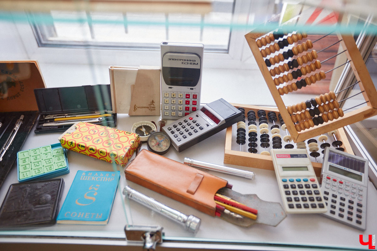 В Музее советского детства, расположенном в Центральном городском парке, появилась ретроквартира, куда жителей Владимира теперь приглашают на экскурсию в прошлое. «Ключ-Медиа» одним из первых оценил новую экспозицию. Если ножками вы туда еще не дошли, то обязательно посмотрите наш фоторепортаж.