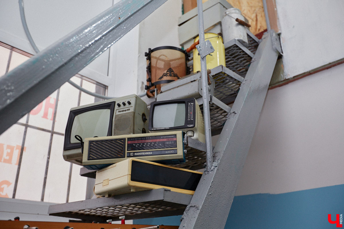 В Музее советского детства, расположенном в Центральном городском парке, появилась ретроквартира, куда жителей Владимира теперь приглашают на экскурсию в прошлое. «Ключ-Медиа» одним из первых оценил новую экспозицию. Если ножками вы туда еще не дошли, то обязательно посмотрите наш фоторепортаж.