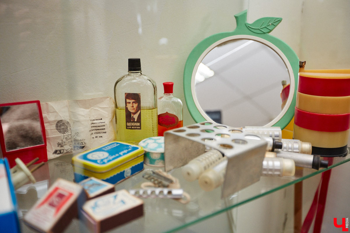 В Музее советского детства, расположенном в Центральном городском парке, появилась ретроквартира, куда жителей Владимира теперь приглашают на экскурсию в прошлое. «Ключ-Медиа» одним из первых оценил новую экспозицию. Если ножками вы туда еще не дошли, то обязательно посмотрите наш фоторепортаж.