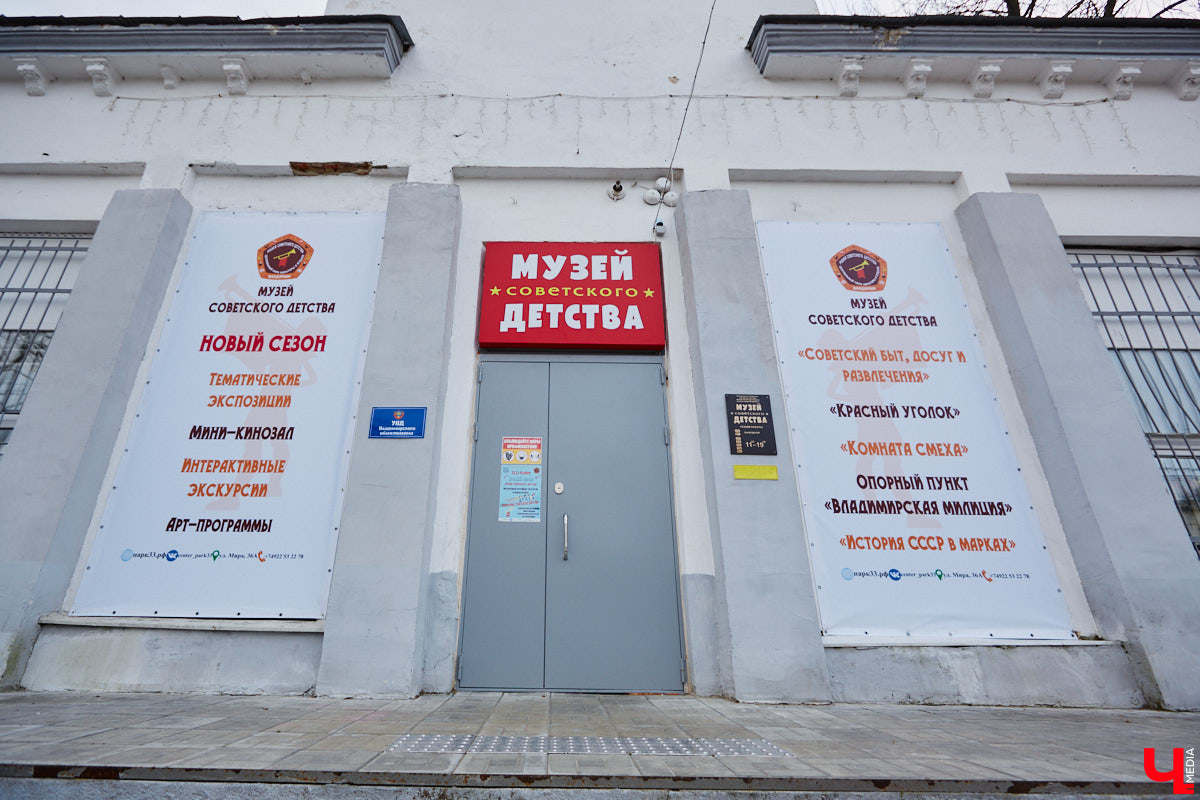 В Музее советского детства, расположенном в Центральном городском парке, появилась ретроквартира, куда жителей Владимира теперь приглашают на экскурсию в прошлое. «Ключ-Медиа» одним из первых оценил новую экспозицию. Если ножками вы туда еще не дошли, то обязательно посмотрите наш фоторепортаж.