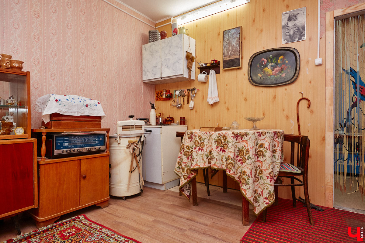 В Музее советского детства, расположенном в Центральном городском парке, появилась ретроквартира, куда жителей Владимира теперь приглашают на экскурсию в прошлое. «Ключ-Медиа» одним из первых оценил новую экспозицию. Если ножками вы туда еще не дошли, то обязательно посмотрите наш фоторепортаж.