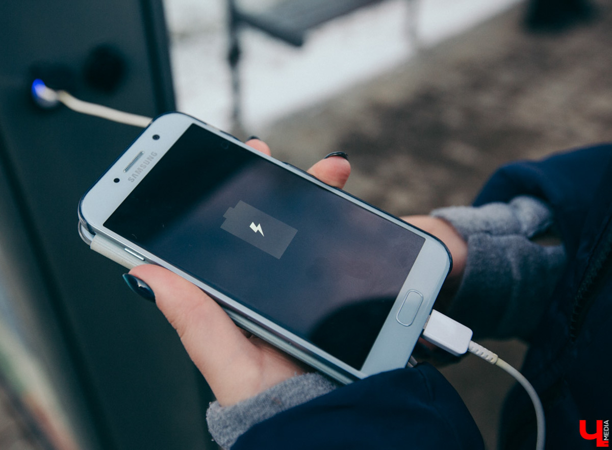 Владимир становится все прогрессивнее. Сначала «умные» площадки, а теперь и «умные» остановки – их в областном центре собираются установить сразу три. Где – пока неизвестно. Зато уже вполне понятно, чем же продвинутая конструкция, не обделенная «интеллектом», будет выгодно отличаться от обычного пункта ожидания. Но сегодня мы поговорим не только об этом.