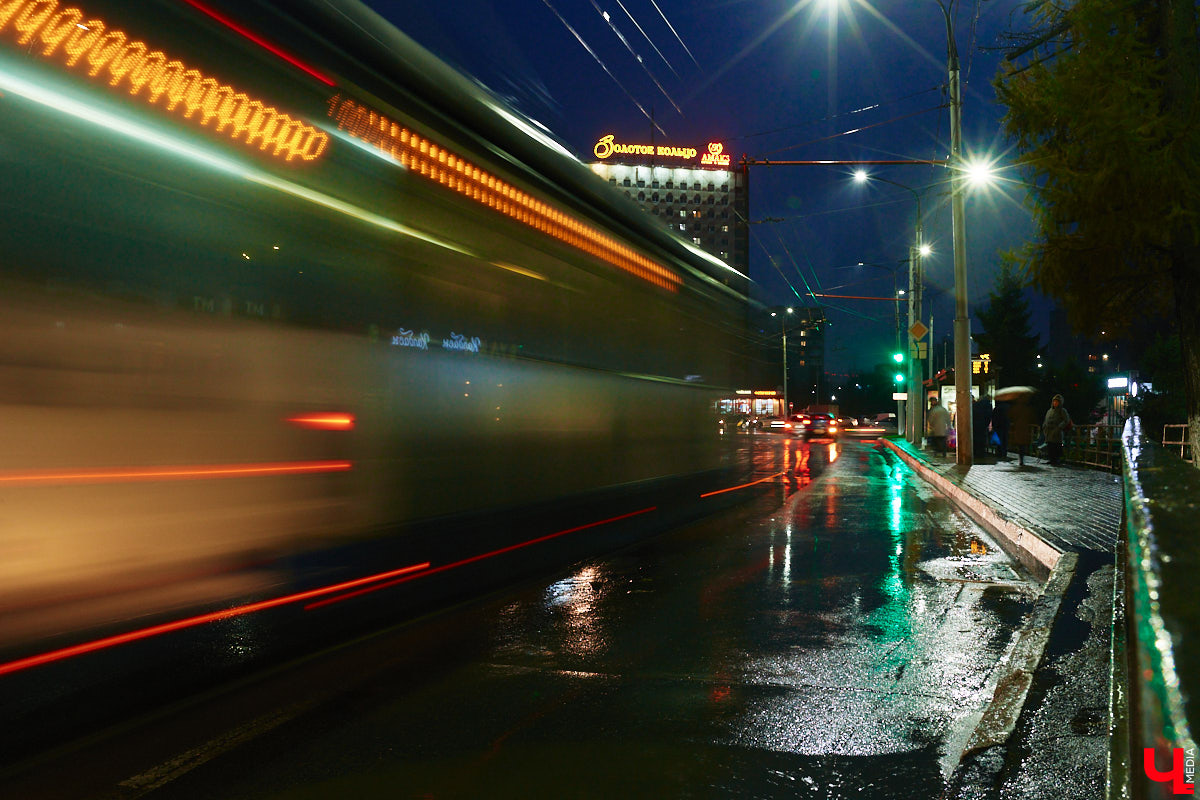 Владимир становится все прогрессивнее. Сначала «умные» площадки, а теперь и «умные» остановки – их в областном центре собираются установить сразу три. Где – пока неизвестно. Зато уже вполне понятно, чем же продвинутая конструкция, не обделенная «интеллектом», будет выгодно отличаться от обычного пункта ожидания. Но сегодня мы поговорим не только об этом.