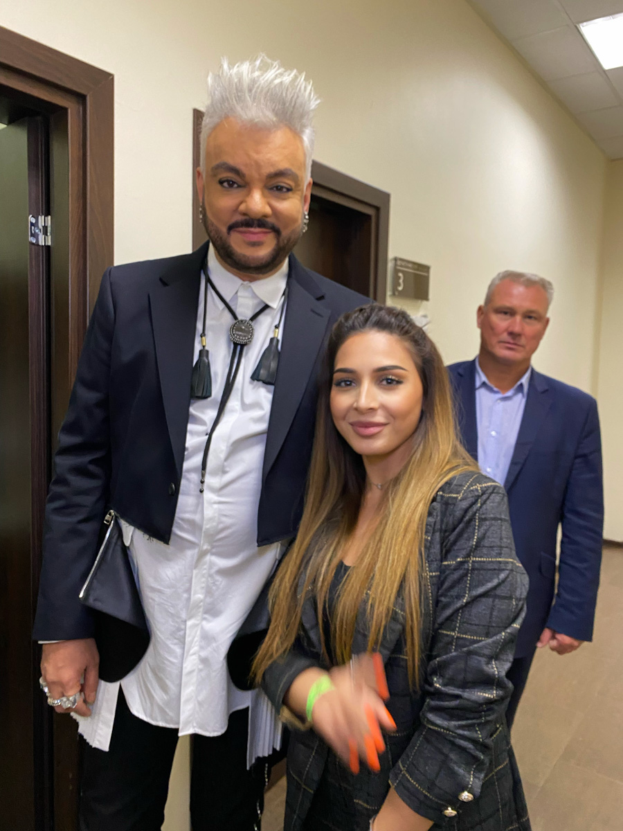 За время работы в московских салонах красоты визажист из Владимира Афсана Велимурадова успела побывать не на одном светском мероприятии, а также поработать в качестве гримера у российских звезд эстрады.