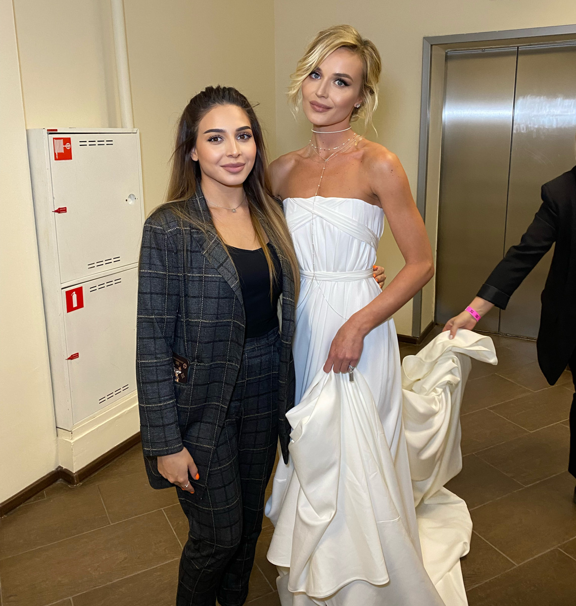 За время работы в московских салонах красоты визажист из Владимира Афсана Велимурадова успела побывать не на одном светском мероприятии, а также поработать в качестве гримера у российских звезд эстрады.