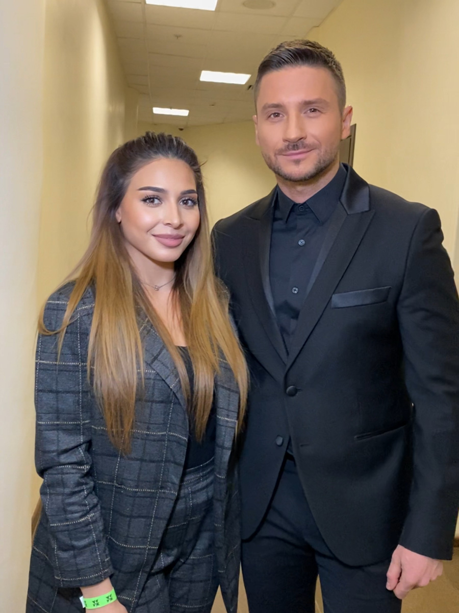 За время работы в московских салонах красоты визажист из Владимира Афсана Велимурадова успела побывать не на одном светском мероприятии, а также поработать в качестве гримера у российских звезд эстрады.