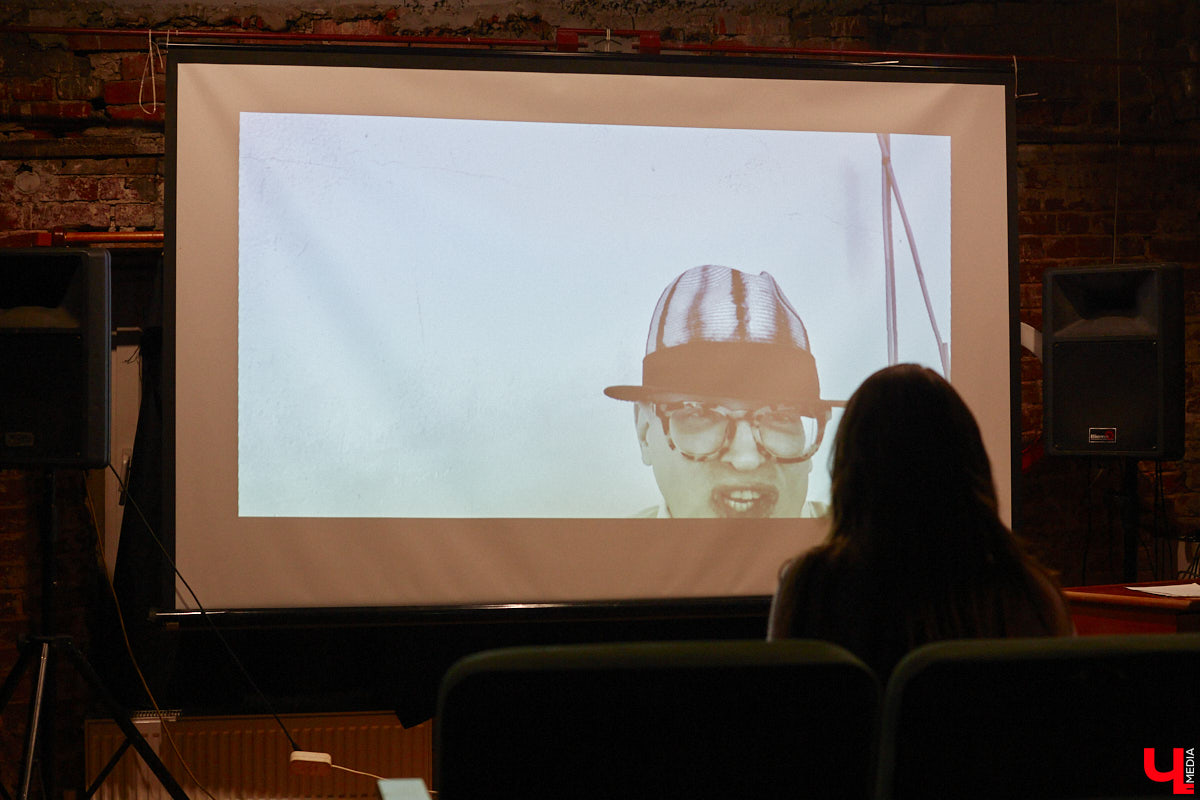 Обнаженные тела, шокирующие перформансы, кислотная вечеринка. Сегодня в ЦСК «Флигель» открывается масштабная выставка современных художников со всей страны. «Ключ-Медиа» посетил закрытый показ «Кислоты на блюдечке, или Как мы съели хайп» и спешит делиться впечатлениями.